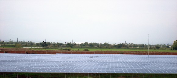 Solární park o výkonu 12,4 MW, vybudovaný v thajském Nakhon Pathom. Jeden z prvních počinů společnosti Conergy v této zemi. Zdroj: ConergyGroup.com