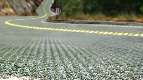 „Vybraný úsek fenomenální silnice č.66 k solarizaci je jen prvním krokem na dlouhé cestě. Ale i cesta může být cíl.“ Zdroj: Solar Roadways 