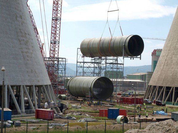 Instalace nového kouřovodu v uhelné elektrárně Prunéřov. foto: ČEZ