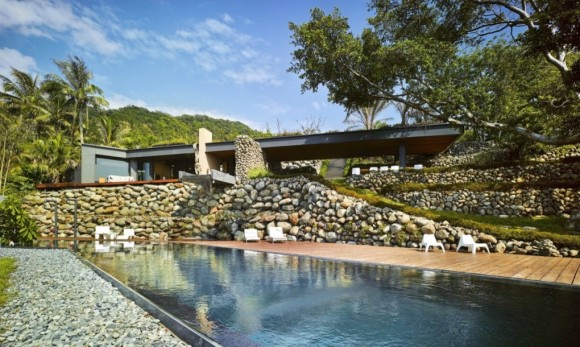 „Architektura pracující s A´tolan je silně prodchnuta filozofií o prostotě a jednoduchosti .“Zdroj: Create + Think Design Studio 