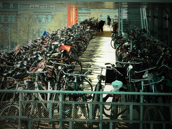 „Jízda na kole? Cesta jak odklonit kolony z center měst, zlepšit kvalitu ovzduší i své zdraví.“ Zdroj: Radomír Dohnal