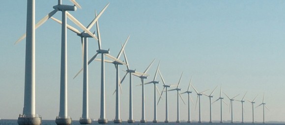 „Ilustrační obrázek. Optimální usazení pylonů větrných elektráren do mořského dna může výrazně snížit náklady.“  Zdroj: ramboll.com