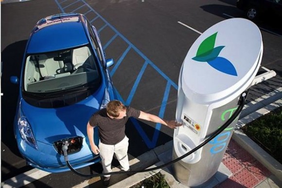 Tisíce nových odbíjecích stanic otevírají v Americe i ty nejzazší kouty elektromobilům. Zdroj: plugincars.com