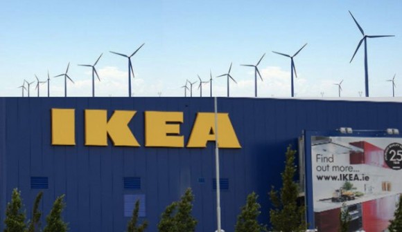 „Investice do větrné elektrárny v Illinois posouvá IKEU na špičku mezi eko-korporacemi.“  Zdroj: IKEA US.