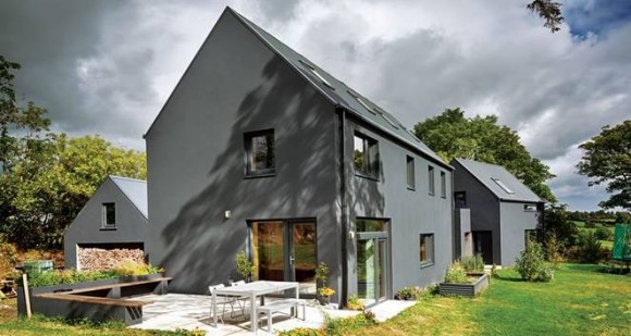 „Jeden z irských „modelových“ pasivních domů, vystavených podle rozpočtu za cenu normálního rodinného domu.“ Zdroj: Kelvin Gillmor