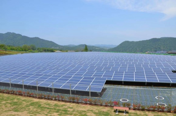 Japonsko dosáhlo 10 GW solárních instalací během dvou let, a připravuje dalších 70 GW. Zdroj: Kyodo