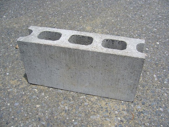 „Beton s příměsí kanalizačních kalů spotřebuje méně cementu.“ Zdroj: reSEArch.com