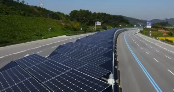 Na obrázku solární elektrárnou pokrytá cyklostezka v Jižní Koreji. Budou se Britové inspirovat?