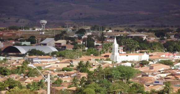 „Ospalá vesnice Ribeira do Pauí  se brzy stane brazilským sídlem s největší solární farmou na záhumenku.“ Zdroj: Nova Alternativa