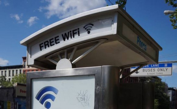 Existujícím telefonním budkám neprospěly ani výsledky poslední kompletní kontroly. Ukázalo se při ní, že celkem 37 % všech newyorských telefonů je mimo provoz. Zdroj: TreeHugger.com 