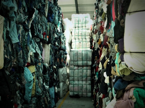 Průměrný občan ve státě New York vyhodí ročně pětatřicet kilogramů textiílií do koše. Zbytečně. Zdroj: Radomír Dohnal