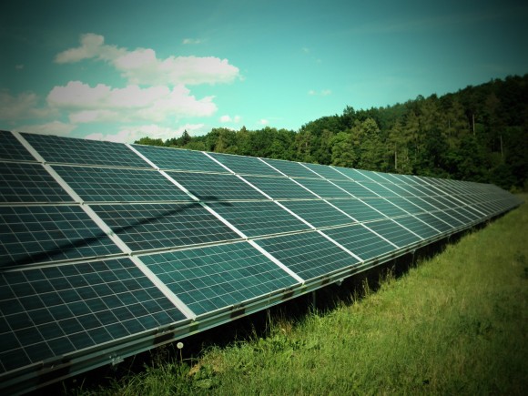 Britský venkov by měl zůstat zelený, solární farmy sem nepatří. Zdroj: Radomír Dohnal