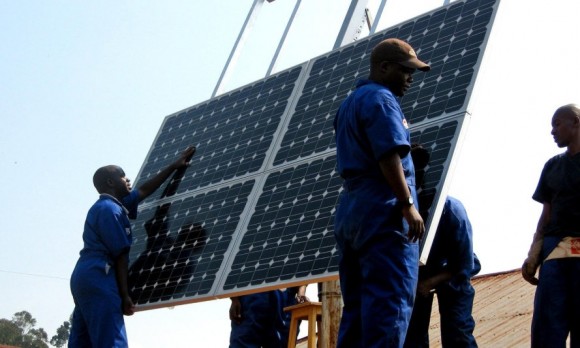 "Solární farmy jako symbol čisté budoucnosti, pro Rwandu, pro Afriku." Zdroj: Gigawatt Global