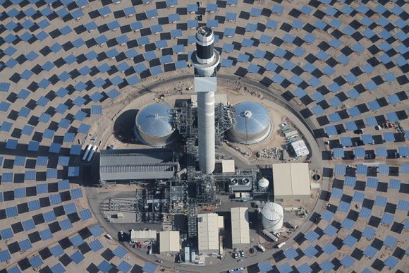 „Plný výkon solární farmy The Crescent Dunes u Tonopah bude 110 MW.“ Zdroj: Solar Reserve 