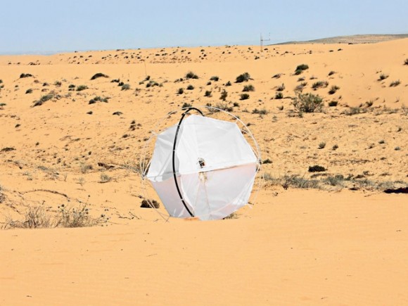 „Roj několika Tumbleweed dokáže vytvořit trojrozměrný model aktuální oblasti pouště.“ Zdroj: Shlomi Mir