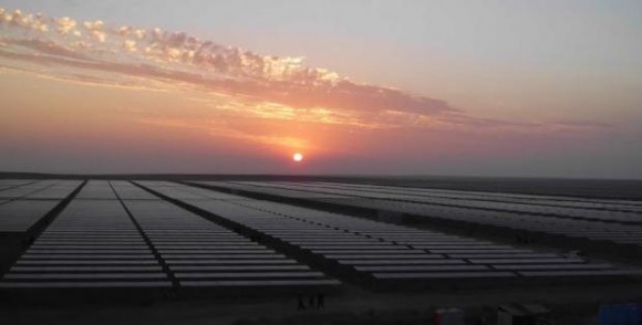 Investice dvou set milionů dolarů do fotovoltaiky je podle slov peruánského ministra správnou volbou. Zdroj: Solarpack.es