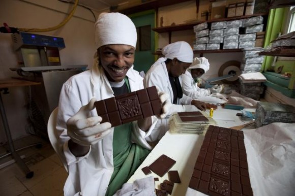 A takhle se v čokoládovně balí čokoláda v čokoládovně Grenada Chocolate Company, foto: GCC