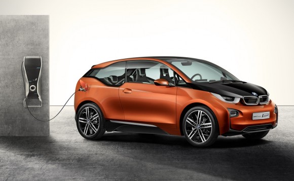 BMW i3 Coupé Concept je nová studie elektromobilu bavorské automobilky. Aktuálně byla představena na autosalonu v Los Angeles 2012, foto: BMW