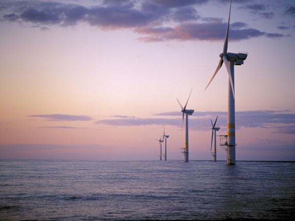 Příbřežní větrné elektrárny se stávají páteří obnovitelných zdrojů v řadě zemí. Zdroj: offshorewind.biz