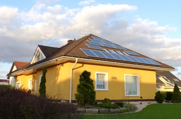 Dům s fotovoltaickými solárními panely, foto: Martin Singr