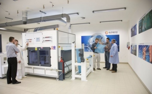 Stroj Nanospider české společnosti Elmarco na výrobu nanovláken, foto: Elmarco