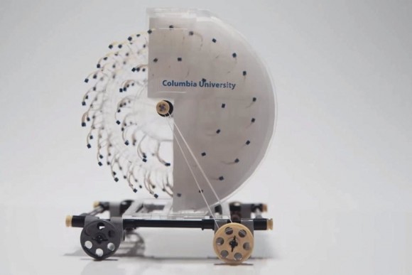 Malý stroj pohání kupředu energie odpařování vody. foto: Columbia University