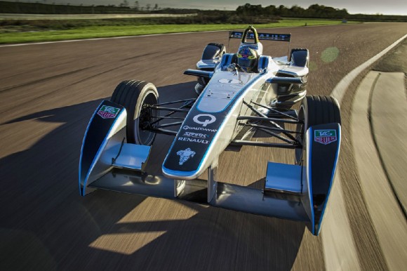 Elektrické závodní formule značky Renault-SPARK budou od letoška závodit v předních světových metropolích. foto: Formula E