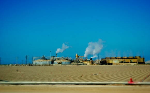 Geotermální elektrárna. foto: Geothermal Energy Association, flickr