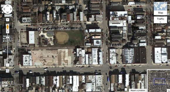 Městská zeleň je jasný indikátor sociální nerovnosti. Tahle čtvrť Chicaga zvaná Ukrajinská vesnice s jedným nuzným parkem uprostřed zcela jistě není pro obyvatele střední nebo vyšší vrstvy, foto: Google Maps