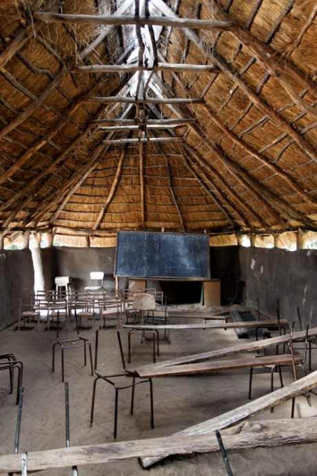 Vybavení škol v Africe bohužel nedává prostor pro navazující vzdělání. Zdroj: WP, kiell & daniel 