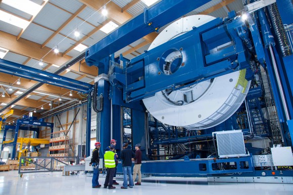Každý generátor váží 150 tun a má průměr 7,6 metru. foto: GE
