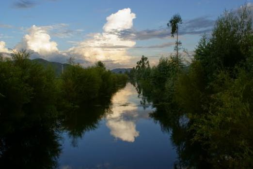 Jedny z nejkrásnějších partií řeky Miju se prý nacházejí na dolním toku, předtím než vteče do jezera Erhai. Zdroj: University of Hertfordshire