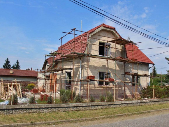 Rekonstrukce rodinného domu může být díky dotačnímu programu Nová zelená úsporám levnější. foto: PR Klinika