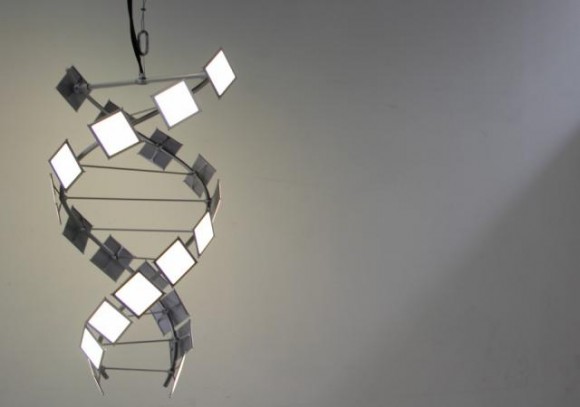Lustr budoucnosti podle společnosti Philips, vyrobený ve tvaru šroubovice DNA z nových OLED světelných panelů Lumiblade GL350. foto: Philips