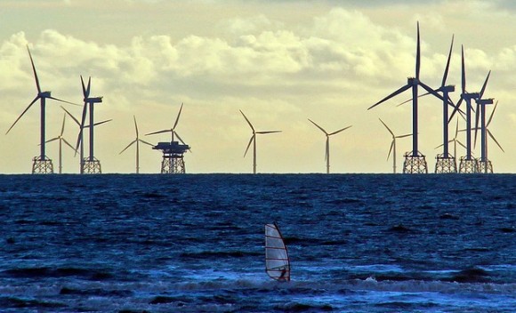 Pobřežní větrná farma u hrabství Cumbria, Británie. Foto: Moggy443/Flickr
