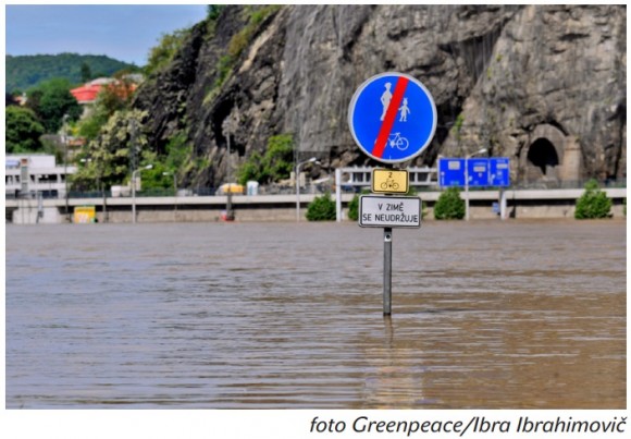 Povodně jsou přirozenou součástí přírodního cyklu. To jen lidé se jim připletli do cesty. foto: Greenpeace/Ibra Ibrahimovič