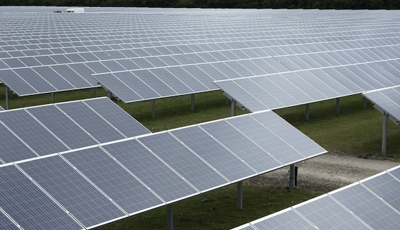 Solární elektrárny jsou pro Indii vynikajcím zdrojem energie - v mnoha částech země neexistuje rozvodná síť a země má dostatek slunečního svitu, foto: Conergy