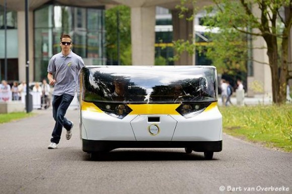 Stella - solární elektrické auto pro celou rodinu. foto: Bart van Overbeeke