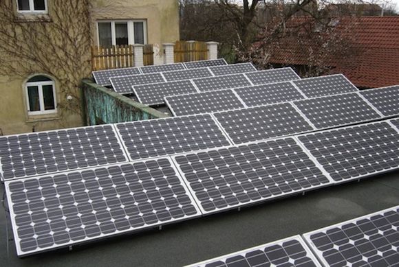 Střešní solární elektrárna - vyplatí se v ČR i nadále budovat střešní fotovoltaiku, a tak přispívat nejen k vlastní soběstačnosti a energetické bezpečnosti?