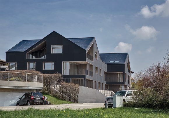Švýcarsko: světově první energeticky soběstačný bytový dům. foto: Schmid Projekte AG