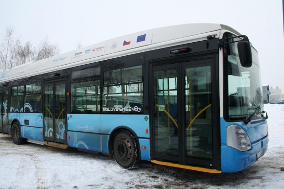 TriHyBus - experimentální vodíkový autobus, který jezdí v Neratovicích v České republice. foto: Hybrid.cz