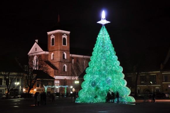 Vánoční stromek z PET lahví můžete vidět na náměstí v Kaunasu v Litvě, foto: Jolanta Šmidtienė