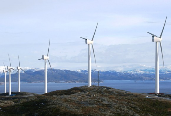 GE Energy nabízí výkonné 4MW větrné turbíny již řadu let, jako jedna z prvních firem také pro využití v pobřežních vodách, foto: GE Energy