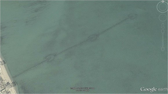 „Kuvajtské „chytačky“ se liší od těch bahrajnských tvarem,  jejich úspěšnost je však stejná. Zdroj: GoogleEarth