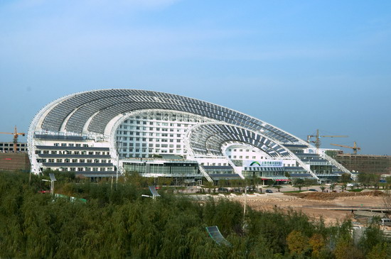 Dezhou - kancelářská budova  se solárními panely