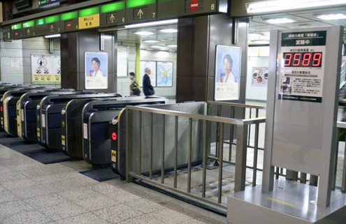 Japonsko - Tokio - metro - piezoelektřina