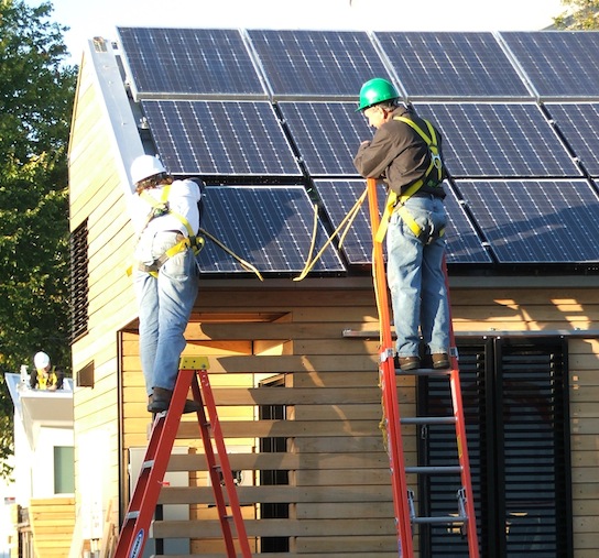 šetrné budovy - Solar Decathlon - solární panely
