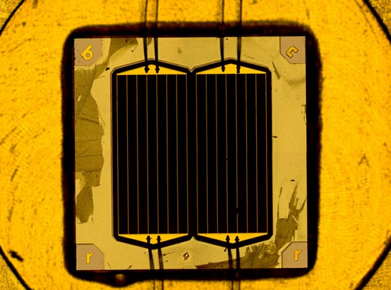 solární články vyrobené na Fraunhoferově institutu - dosud nejvyšší účinnost