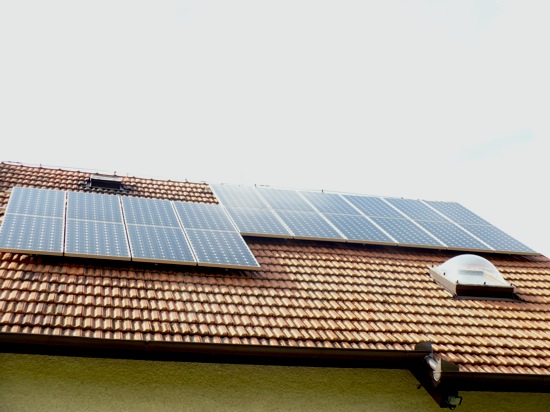 Solární energie - domácí fotovoltaická střešní elektrárna