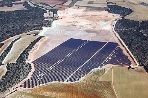 Solární elektrárna vybavená panely Kyocera